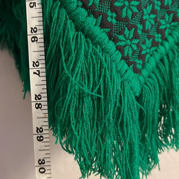 Hand made poncho - Picture 7 of 11